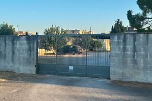 Posti Auto/Furgone esterni e Moto/Scooter interni