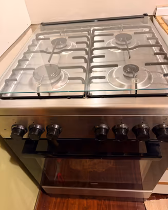 Frigorifero + cucina a gas