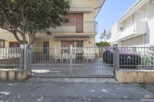 TERRACIELO CON 2 APPARTAMENTI, GIARDINO E POSTO AU