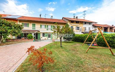 CHIVASSO CASA RISTRUTTURATA CON GIARDINO E TRAVATA