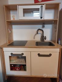 Cucina giocattolo 