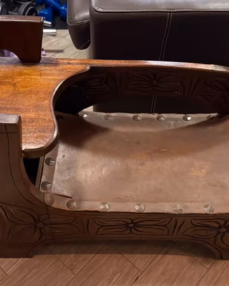Sedia decorativa in legno massello e cuoio
