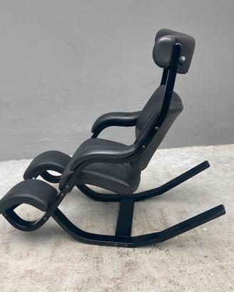 Sedia a dondolo ergonomica Stokke
