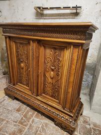 Armadio antico in massello restaurato