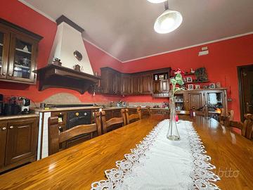 Casa indipendente di 533 m² con più di 5 locali e 