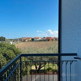 Trilocale con giardino e magazzino. Marotta M/1946