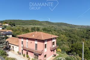 Casa indipendente con giardino recintato