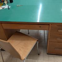 Scrivania anni 50- 60 con piano in formica verde 