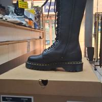 Stivali alti Dr. Marten