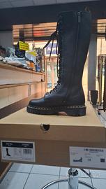 Stivali alti Dr. Marten