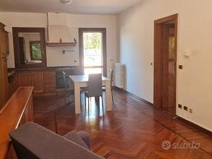 Trilo in villa con piscina contratto transitorio