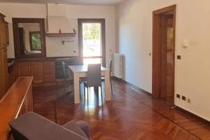 Trilo in villa con piscina contratto transitorio