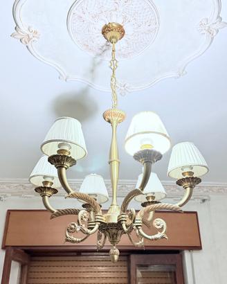 Lampadario classico dorato a 6 luci con paralumi