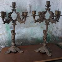 Antica coppia di candelabri con buttino