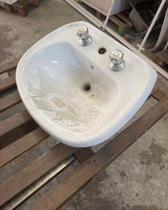 Lavabo Dolomite in ceramica con colonna e rubinett