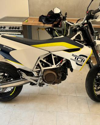 Husqvarna 701 motard