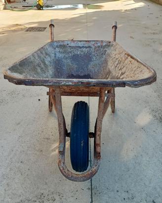 Carriola in ferro