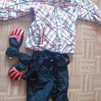 Tuta da sci completa di giacca pantaloni e guanti