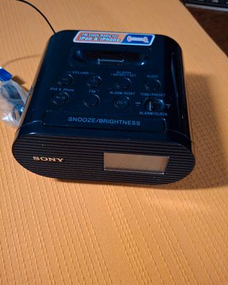Radiosveglia Vintage SONY con Dock iPod / iPhone