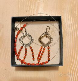 Orecchini e girocollo corallo