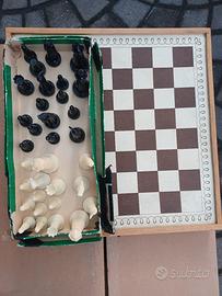 scacchi dama e scacchiera