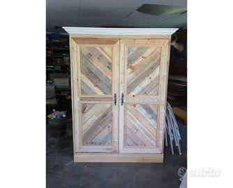 Armadio vintage style in legno massello recupero