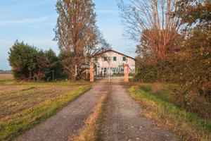 Villa Unifamiliare a Budrio Via Luzzo 9 locali