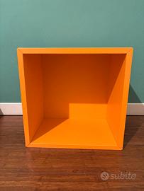 4 comodini da terra (2 bianchi + 2 arancioni)