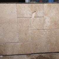 Pavimento modulare in travertino