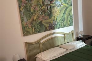 Camera arredata con tutti i comfort