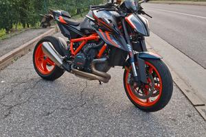 KTM 1290 Super Duke R EVO