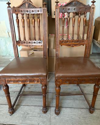 due sedie neoclassiche in noce con seduta in pelle