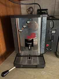 Macchinetta caffè con gettoniera