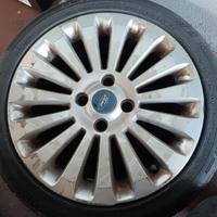 Cerchi in lega 16 pollici Ford