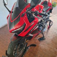 Honda cbr 650 r versione 2023 grand prix red