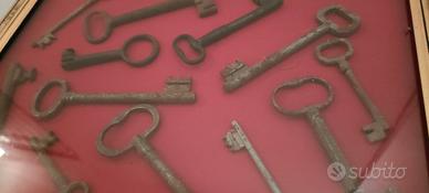 quadro con chiavi antiche 