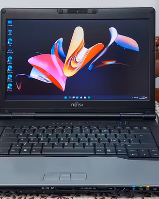 Notebook Fujitsu INTEL i7 velocissimo 8GB SSD-256.