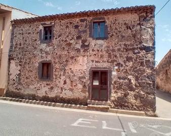 Narbolia tipica casa singola da ristrutturare