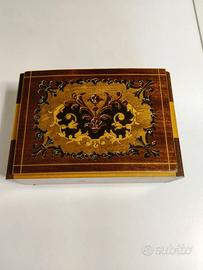 Cofanetto portagioie con Carillon