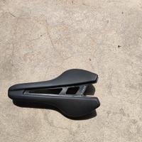 sella per bici da corsa in carbonio 