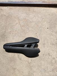 sella per bici da corsa in carbonio 