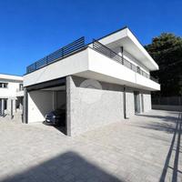 VILLA A SCHIERA A SEVESO