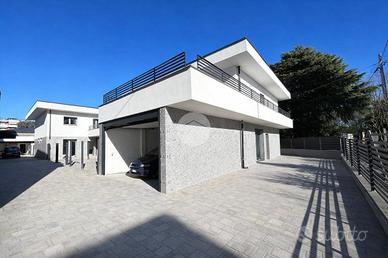VILLA A SCHIERA A SEVESO