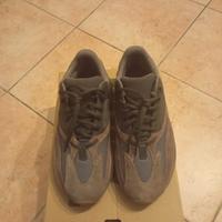 Yeezy 700 mauve n43