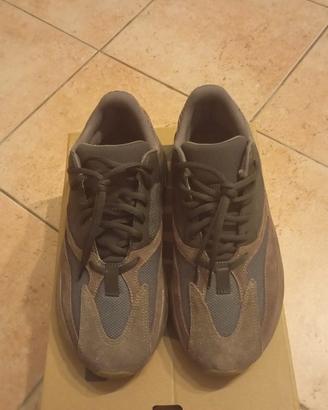 Yeezy 700 mauve n43