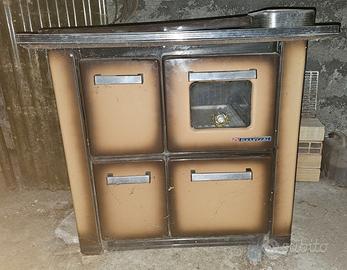 Stufa a legna vintage marca MANOCCHI