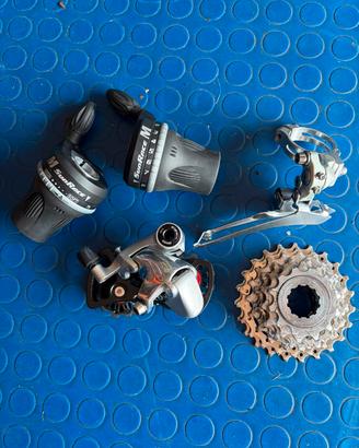 gruppo shimano / sun race bici