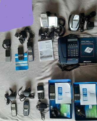 Lotto di 8 cellulari e 3 di telefonia fissa