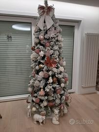 Albero di Natale innevato