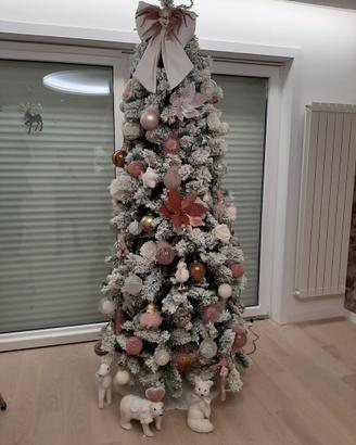 Albero di Natale innevato